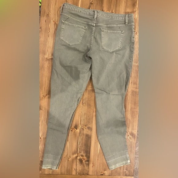 Green Jeans - Picture 2 of 4